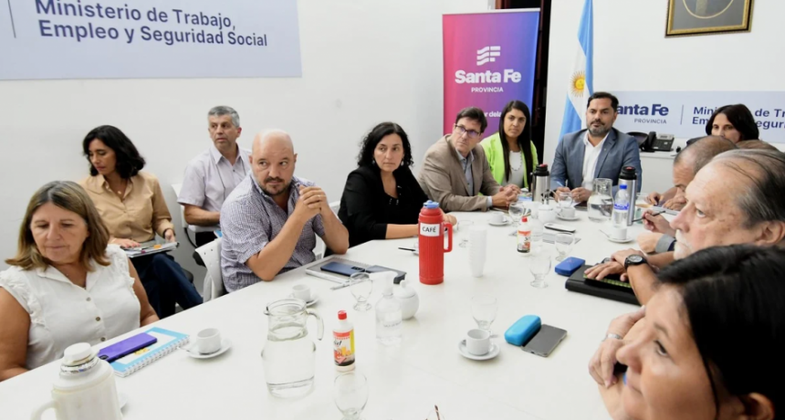 El gobierno provincial evalúa cómo liquidar el aumento ofrecido en las paritarias