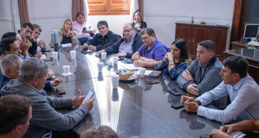 Paritarias municipales: Festram e intendentes llegaron a un acuerdo salarial y las asignaciones familiares aumentan un 200%