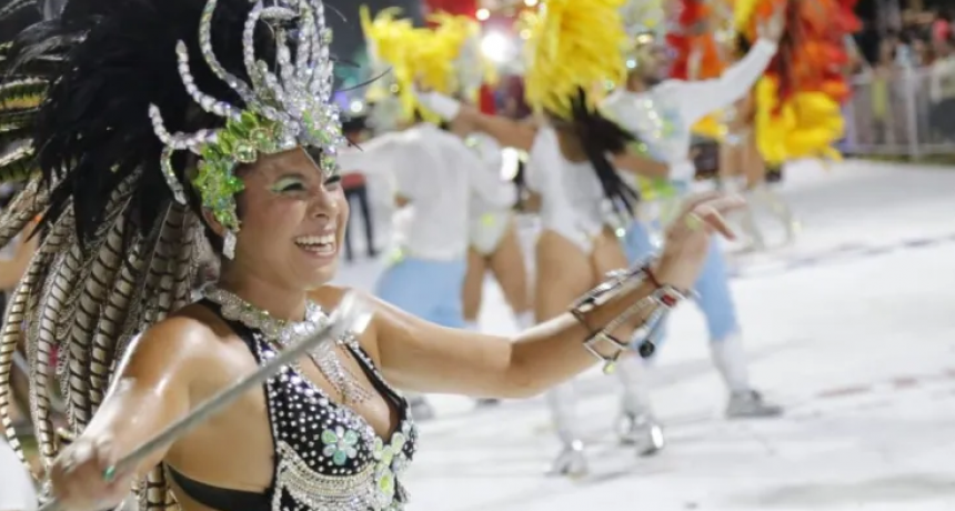 Reconquista vivi&oacute; una multitudinaria primera noche de Carnaval