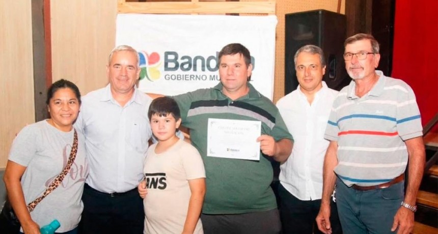 40 familias recibieron el beneficio de terrenos sociales en Bandera