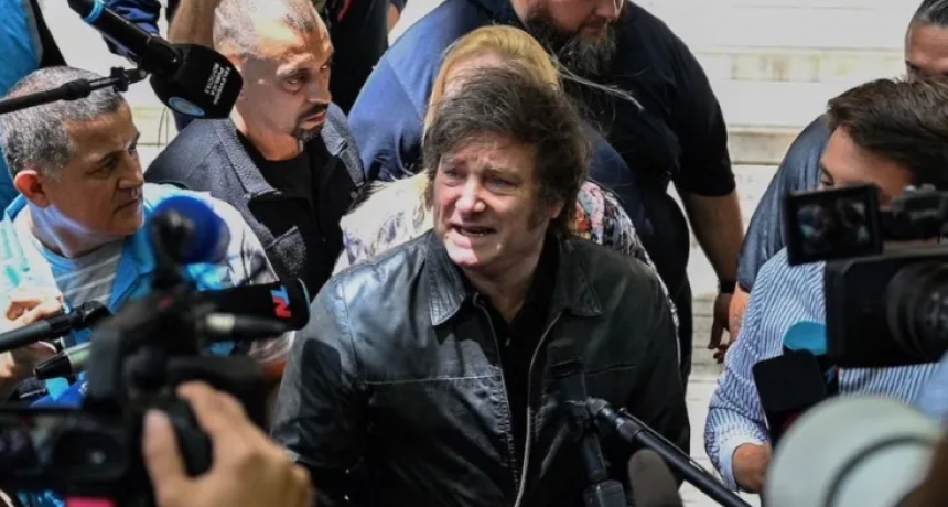 Manifestantes contra Milei fueron demorados por la polic&iacute;a