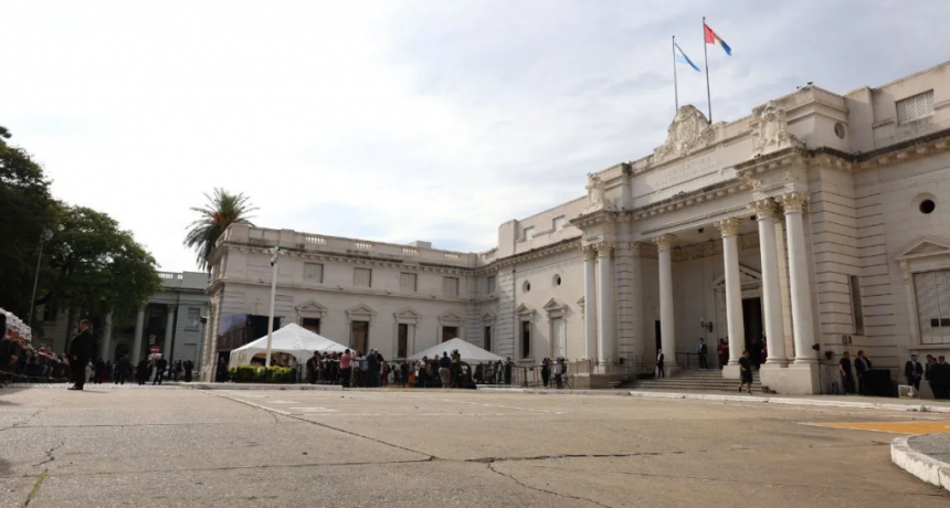 Cr&oacute;nica de un domingo hist&oacute;rico en la Legislatura: Santa Fe dej&oacute; atr&aacute;s m&aacute;s de 100 a&ntilde;os de tradici&oacute;n