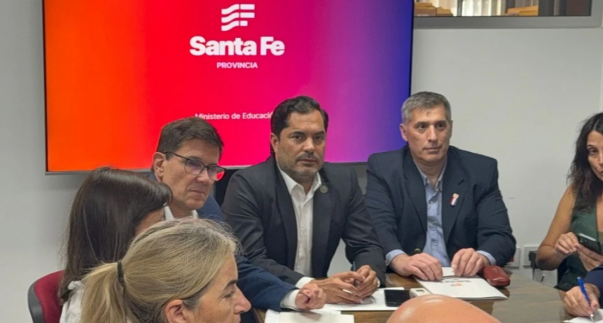 Oferta a docentes: 12,5% semestral con 100 mil de plus por capacitaci&oacute;n y un incremento de 30 % a directivos