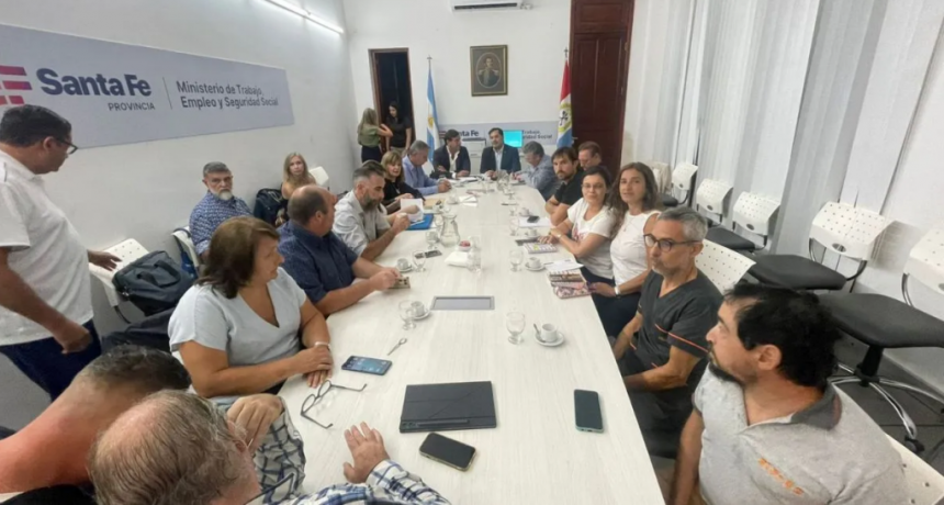 Paritarias 2026 en Santa Fe: se suspendi&oacute; la reuni&oacute;n de este jueves con los gremios de la salud