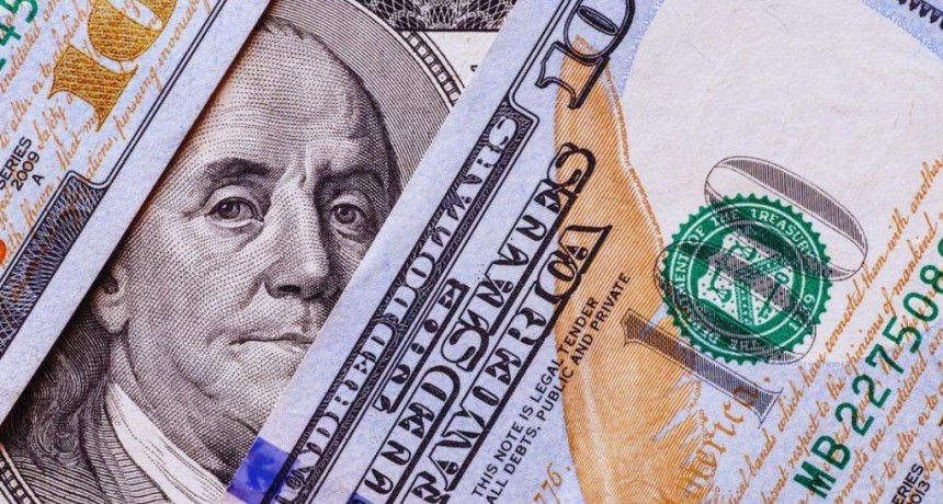 Baja el d&oacute;lar y se queman las bibliotecas