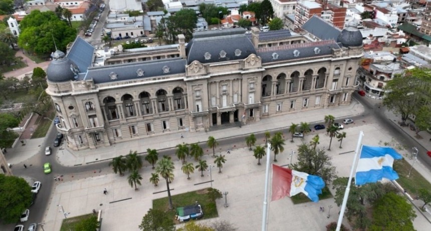 El gobierno afirma que Santa Fe tendr&aacute; "uno de los mejores sueldos docentes del pa&iacute;s"