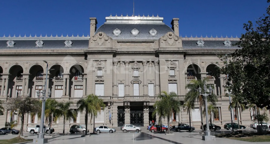 Paritarias en Santa Fe: Administraci&oacute;n Central y Salud aceptaron, pero los docentes van al paro