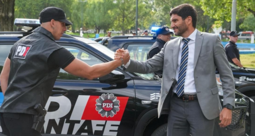 Pullaro entreg&oacute; 116 camionetas a la Polic&iacute;a y complet&oacute; la incorporaci&oacute;n de 720 patrulleros