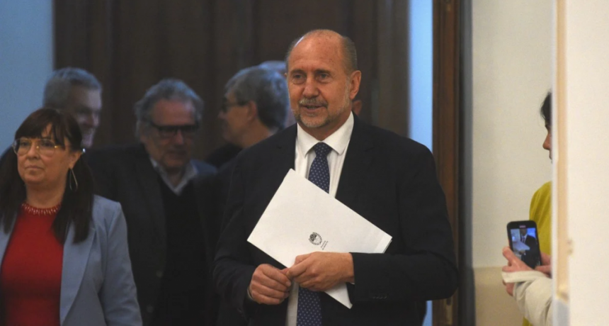 Perotti ya tiene las ternas para los cargos de conducción del MPA y de la Defensa