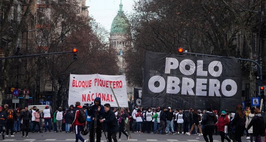 Piqueteros confirmaron el acampe frente a Desarrollo Social de la Nación hasta el miércoles