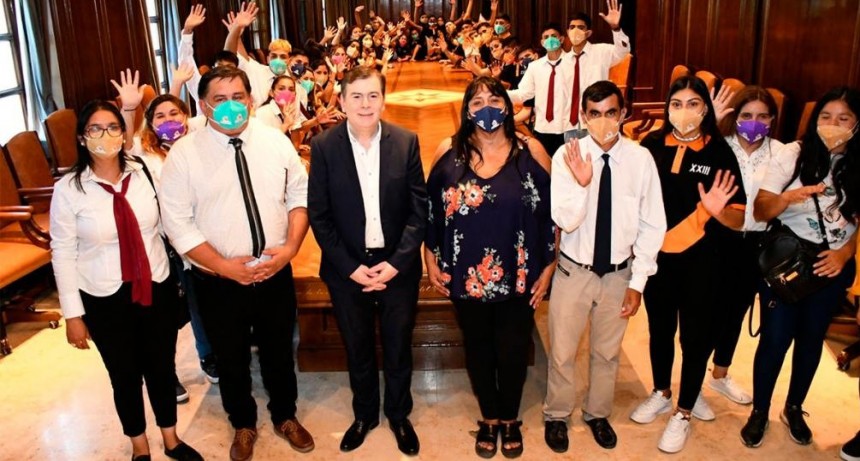 Alumnos del Weisburd y Otumpa fueron recibidos por Zamora en Casa de Gobierno