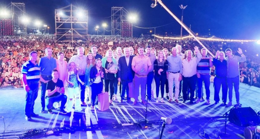 Más de 20.000 personas disfrutaron de la primera jornada de la “8va. Fiesta de la Confraternidad Departamental”