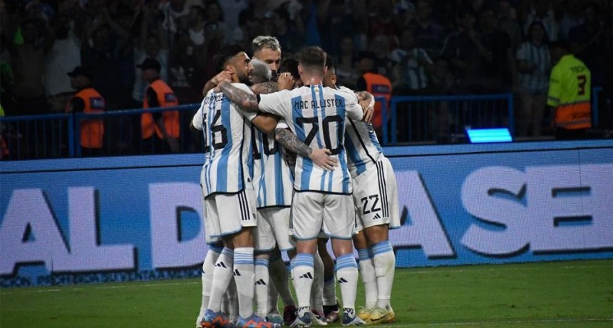 Argentina tuvo su fiesta en Santiago del Estero con otra noche mágica de Messi