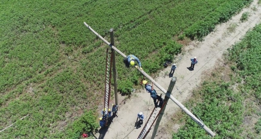 Estudian extender por diez años el Fondo de Electrificación Rural
