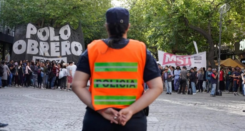 Organizaciones sociales y piqueteras concentran en el Nudo Vial para marchar a Casa de Gobierno