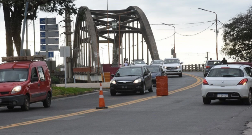 Comenzaron los controles para restringir el tr&aacute;nsito pesado en el Puente Carretero
