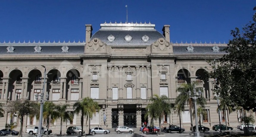 Paritarias en Santa Fe: la provincia mejor&oacute; la oferta a los gremios estatales