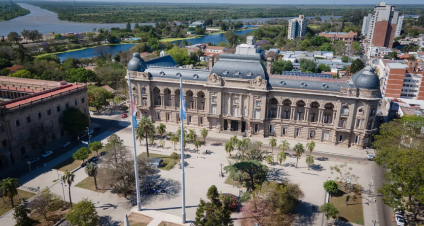 Aumento a estatales de Santa Fe: Olivares adelantó la posible fecha de pago del porcentaje acordado en paritarias