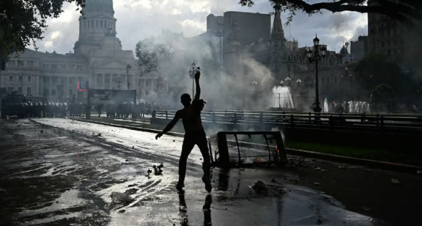 Piqueteros, movimientos sociales y sindicatos irán a la marcha por los jubilados y crece la tensión