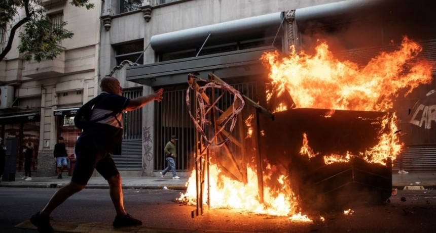 El Gobierno prohíbe el ingreso a eventos deportivos a 26 personas por los hechos de violencia en el Congreso