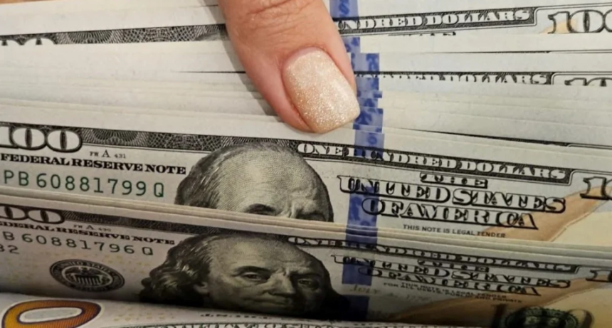 Se mantiene la caída de los dólares financieros, pero sigue la sangría de reservas en el BCRA