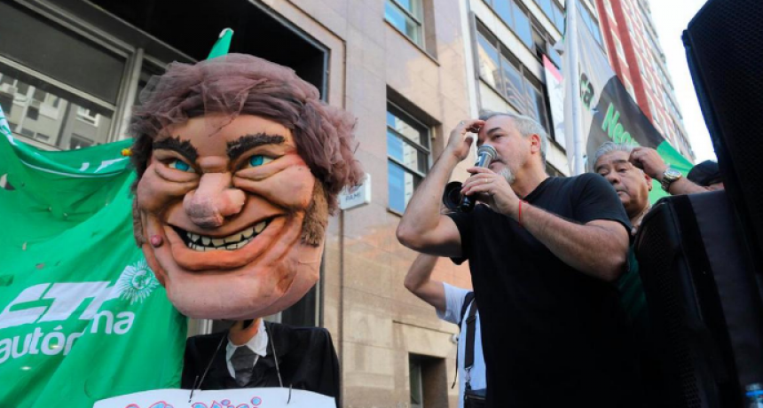 La imagen de Javier Milei enfrenta su mayor crisis con un 58% de desaprobación