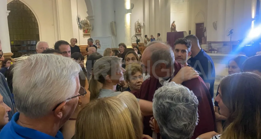 El padre Panigo tuvo su última misa en la Basílica de Guadalupe: emoción, aplausos y abrazos de los fieles