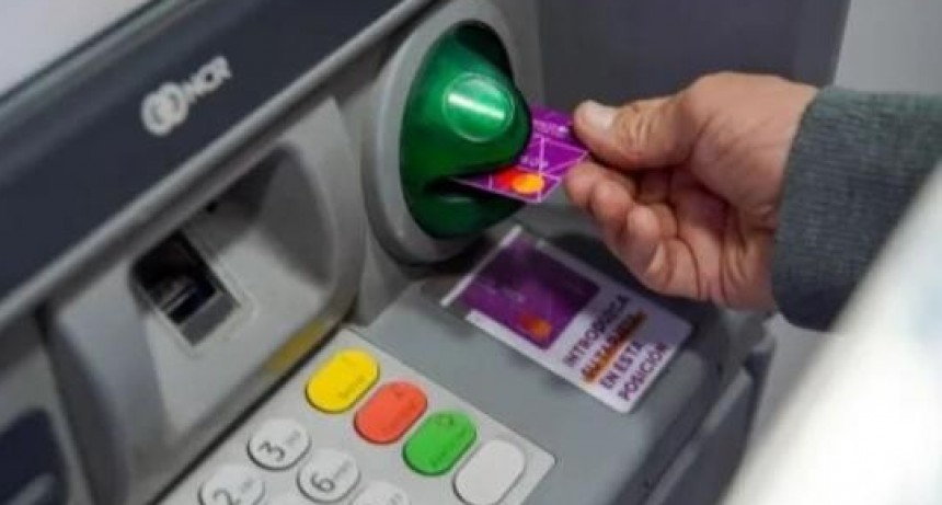 Los bancos aumentan el costo de retiro de efectivo en cajeros automáticos