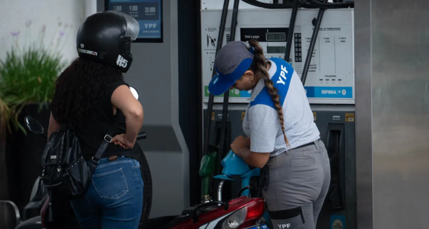 Desde YPF no descartan un aumento del precio de la nafta por el conflicto en Medio Oriente