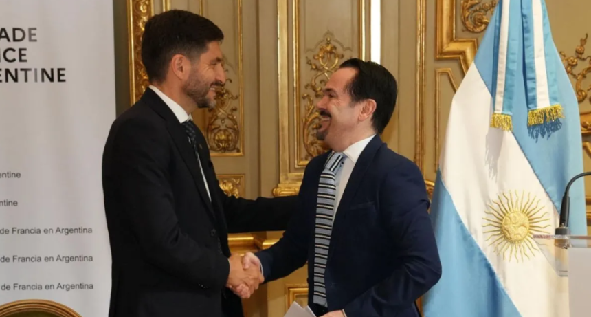 Maximiliano Pullaro firm&oacute; un acuerdo con Francia para financiar mejoras energ&eacute;ticas en hospitales, escuelas y aeropuertos de Santa Fe