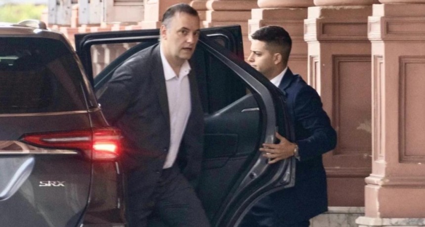 Adorni defendi&oacute; el viaje de su mujer en el avi&oacute;n presidencial: &ldquo;Es mi compa&ntilde;era