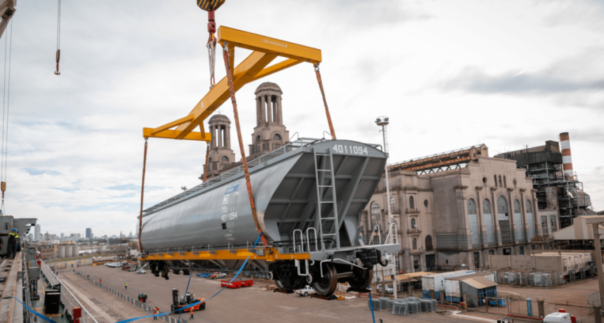 Log&iacute;stica: a trav&eacute;s de otro acuerdo p&uacute;blico-privado, llegan m&aacute;s vagones cerealeros para el tren Belgrano