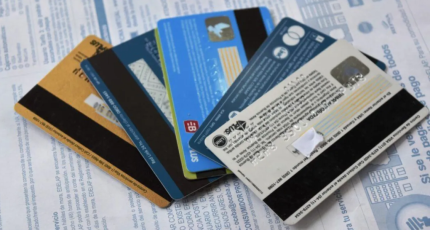 Tarjetas de cr&eacute;dito: impulsan proyectos para poner un tope a las tasas de inter&eacute;s en Argentina