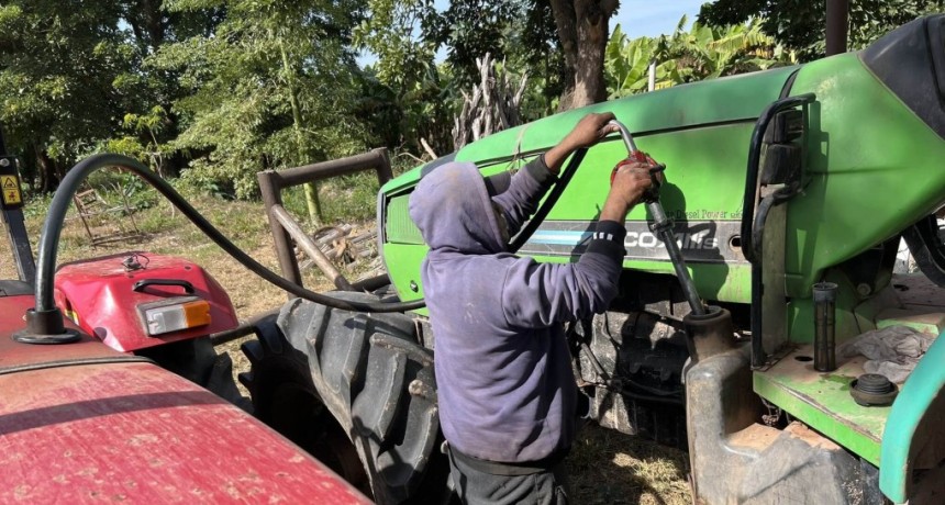 Transportistas y el agro en alerta: en plena cosecha gruesa, se dispara el precio del gasoil
