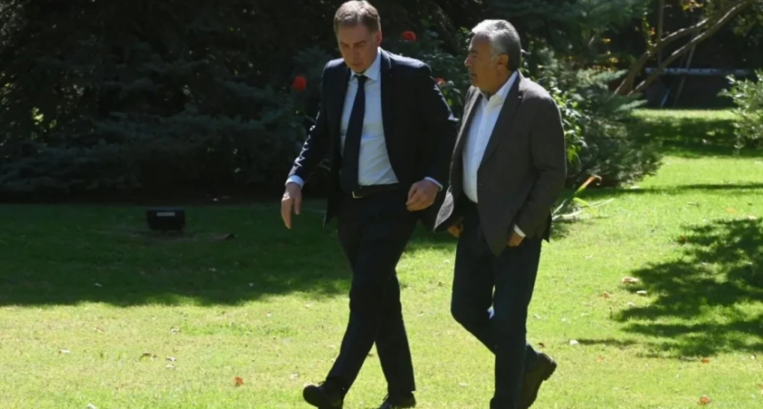 Santilli vuelve a caminar las provincias buscando apoyos para el nuevo paquete de reformas