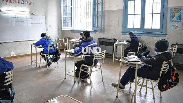 Amsafé dice que es más prioritario rediscutir la enseñanza primaria que agregar horas de clase