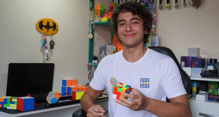 ¿Cómo lo hace? santafesino arma el Rubik en 4 segundos y cuenta sus secretos