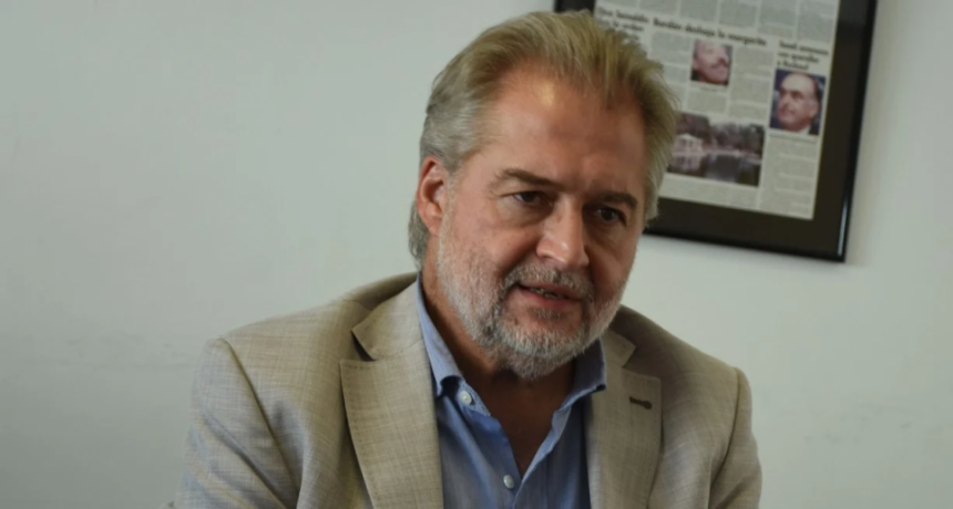 Presentación de libro y ¿lanzamiento? de Roberto Mirabella en Santa Fe