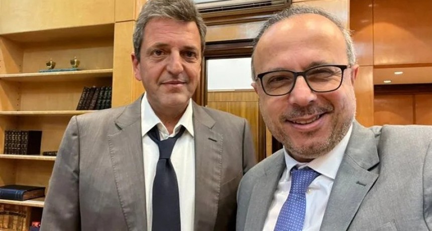 Los rumores de renuncia de Sergio Massa impactaron en el mercado y el dólar libre marcó otro récord