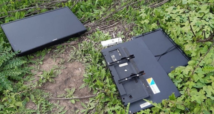Una mujer recorría un campo y halló televisores robados en Monte Vera