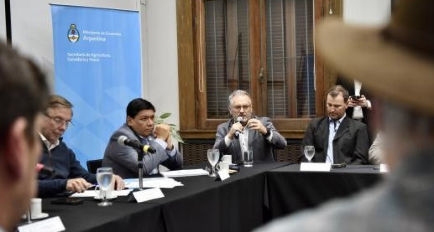 Solicitando asistencia para los productores afectados por la sequía, Lewandowski y presidentes comunales se reunieron Bahillo