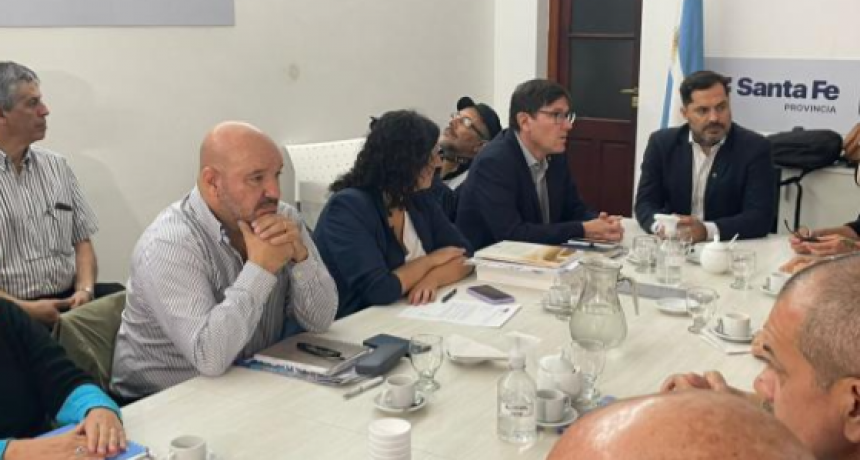 Paritaria docente: el nuevo encuentro estuvo marcado por críticas y defensa al premio para docentes que no falten