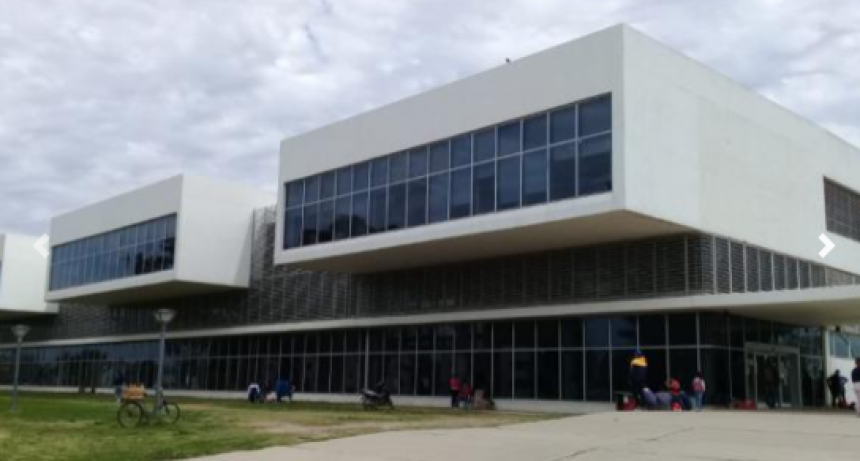 Policía fue atacado por un pitbull y tuvieron que matar al perro porque no lo soltaba