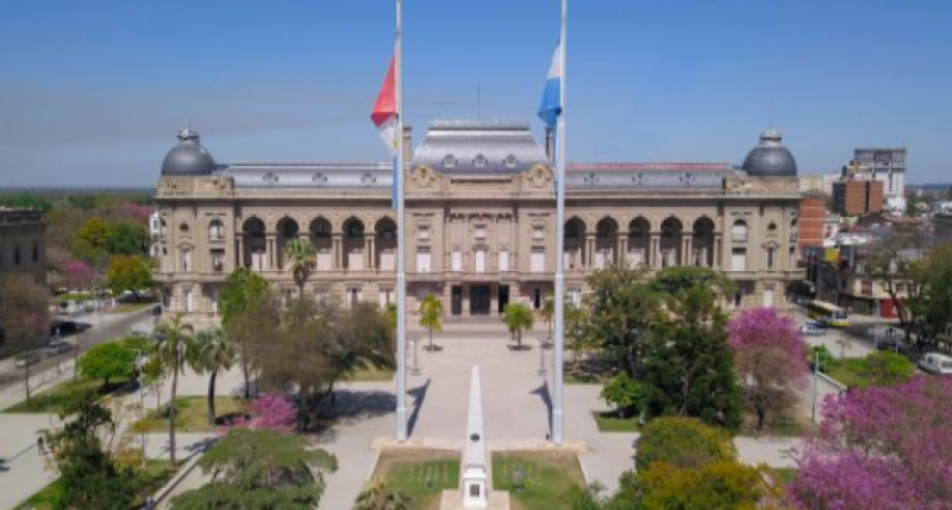 El gobierno posterga para el lunes la convocatoria a paritarias