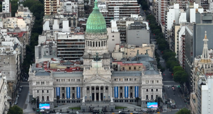 Tras una semana de marchas y contramarchas, el debate público se dirime en el Congreso