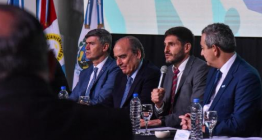 Pullaro respaldó a los intendentes en la reunión con el ministro Francos por subsidios al transporte