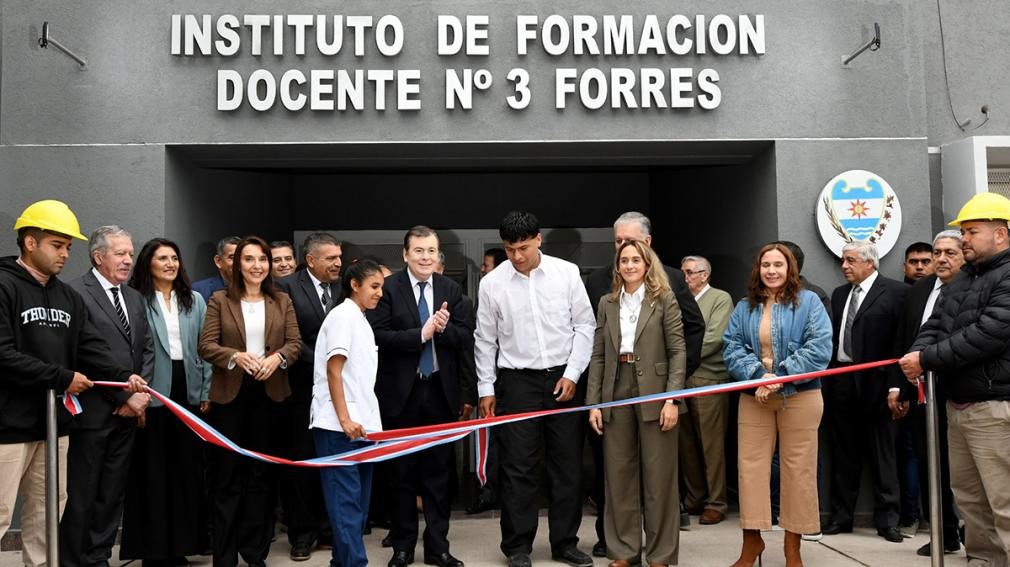 Zamora inauguró obras y recordó a Francisco: 