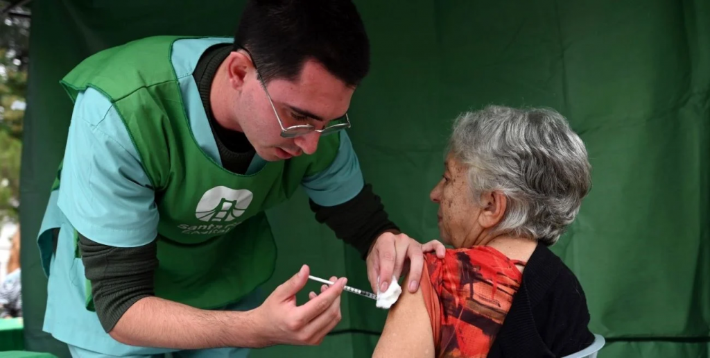 Arrancó la vacunación gratuita contra la gripe y la neumonía en Santa Fe