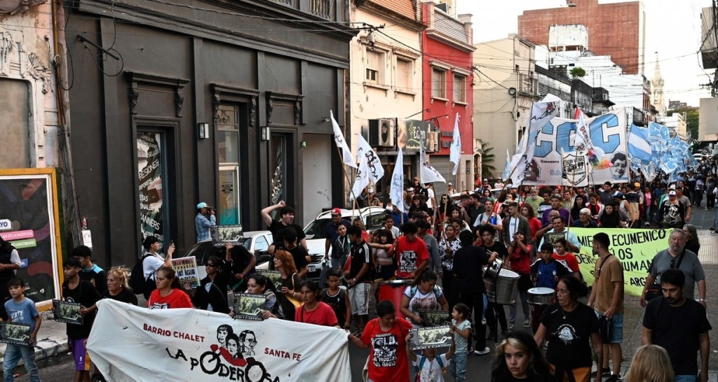 Santa Fe conmemoró los 22 años de la inundación con una marcha y carpa negra
