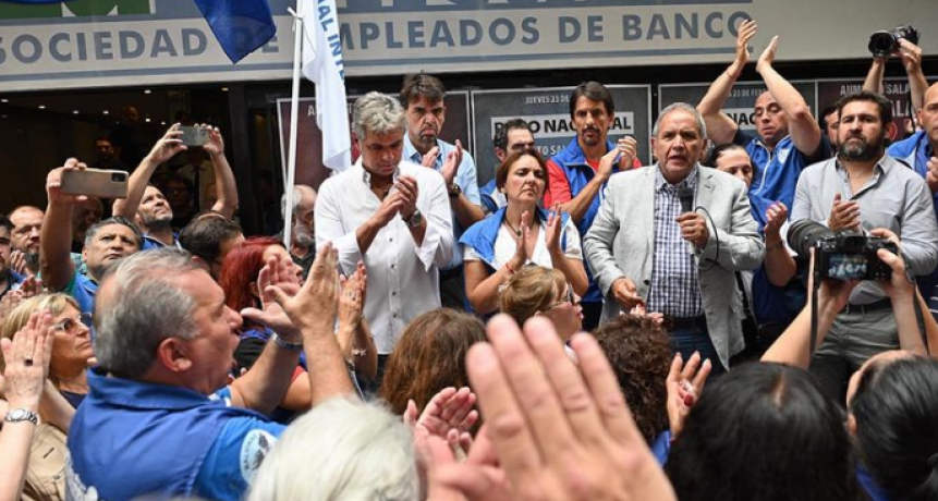 Bancarios lograron un aumento superior a la inflación y un bono para noviembre